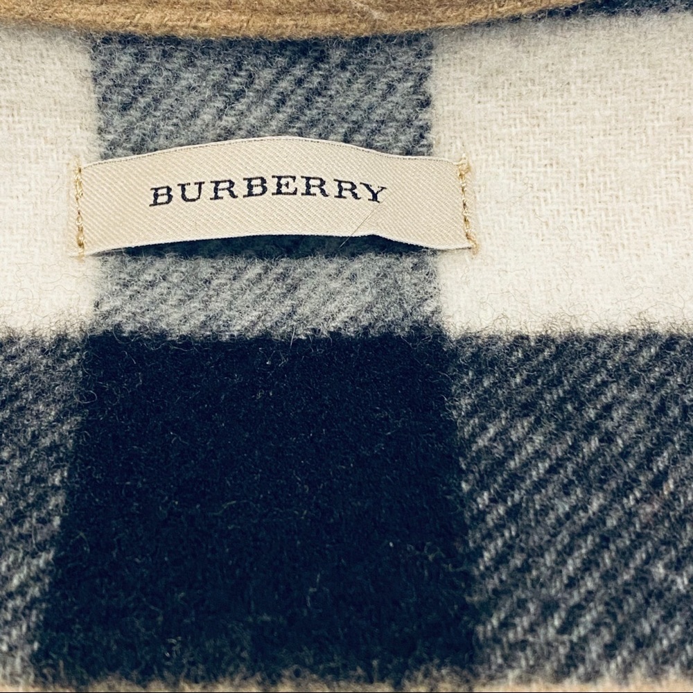BURBERRY COLLETTE REVERSIBLE HALF MEGA CHECK CAPE. - Picture 9 of 9